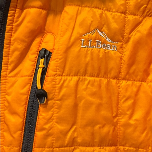 L.L. Bean Women’s Orange Jacket stowaway - Picture 4 of 6